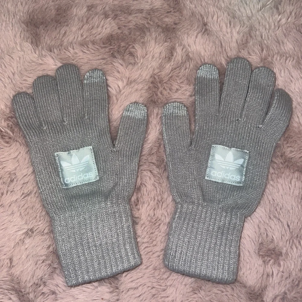 Adidas gray mittens gloves from Adidas Milan, Italy store excellent condition S​
